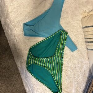 2 bikini bottoms